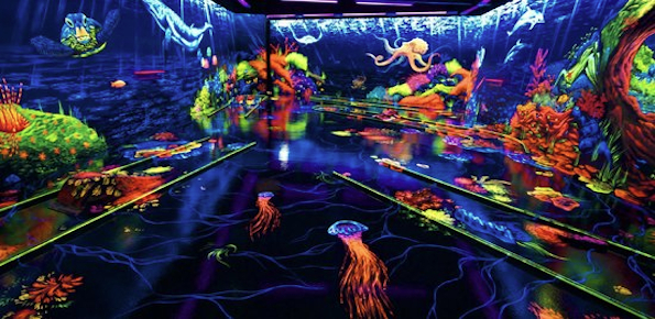 Glowing Rooms 3D Schwarzlicht Minigolf